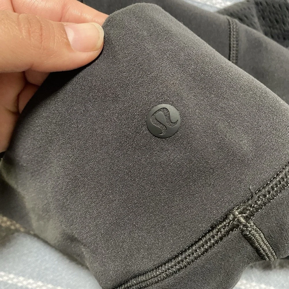Lululemon Grey Reveal Digital Rain Biker Shorts Size 4 Athletic